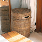 Großer Wäschekorb mit Deckel - gewebter runder Korb - brauner Boho -Aufbewahrungskorb - Dekorativer Rattankorb (2 Größen Ø 36/40 cm) Sari (braun)