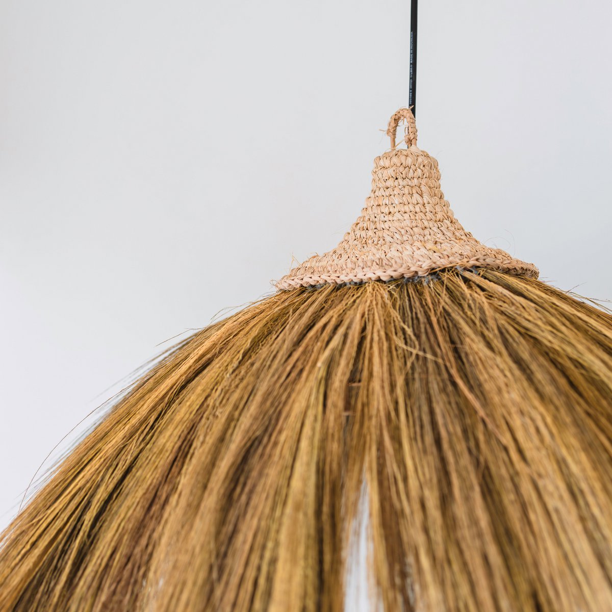 Großer Lampenschirm aus Seegras – Natürliche Pendelleuchte mit Fransen – Boho-Pendelleuchte – Handgefertigte tropische Hängelampe MAWANA (Ø 53 cm)