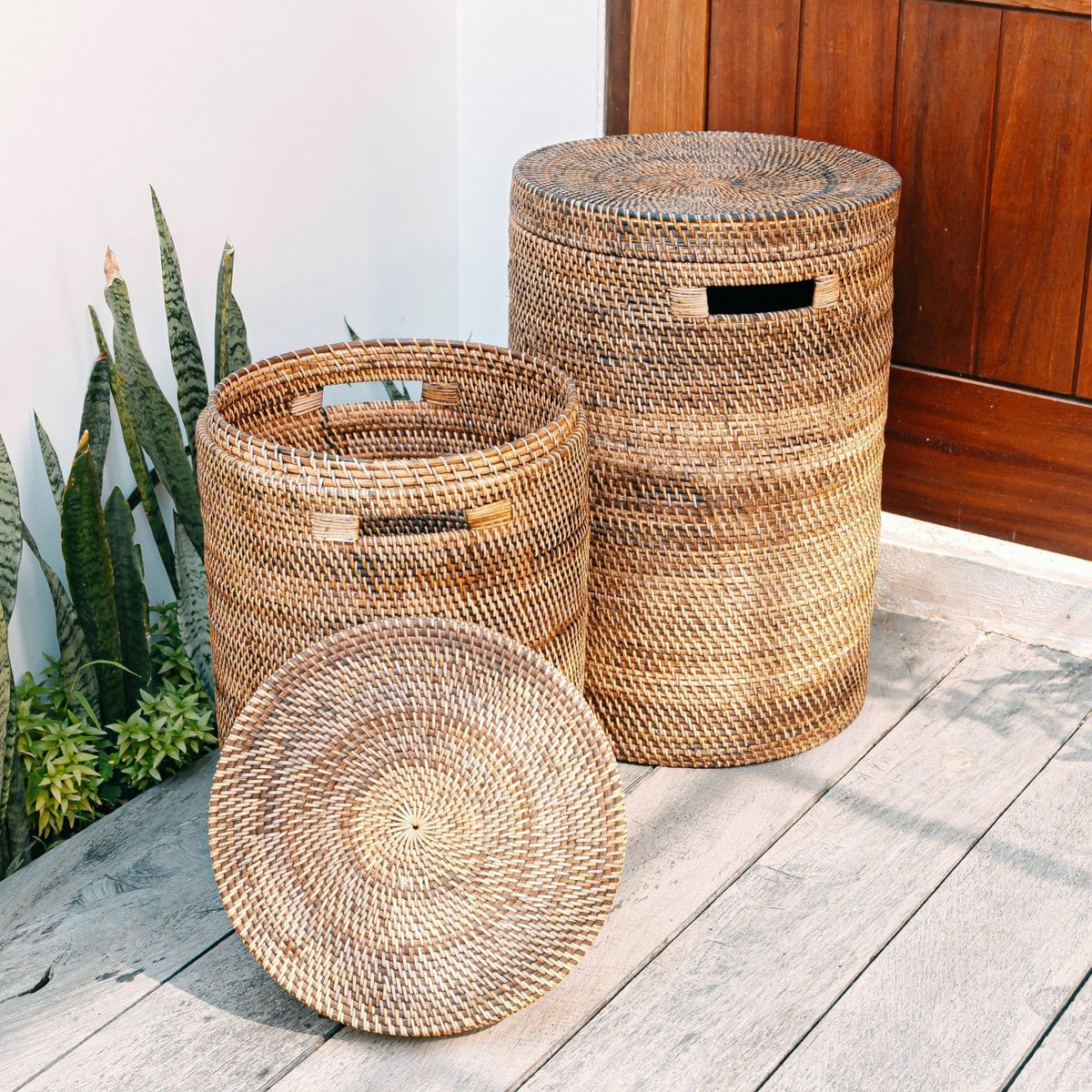 Großer Wäschekorb mit Deckel - gewebter runder Korb - brauner Boho -Aufbewahrungskorb - Dekorativer Rattankorb (2 Größen Ø 36/40 cm) Sari (braun)