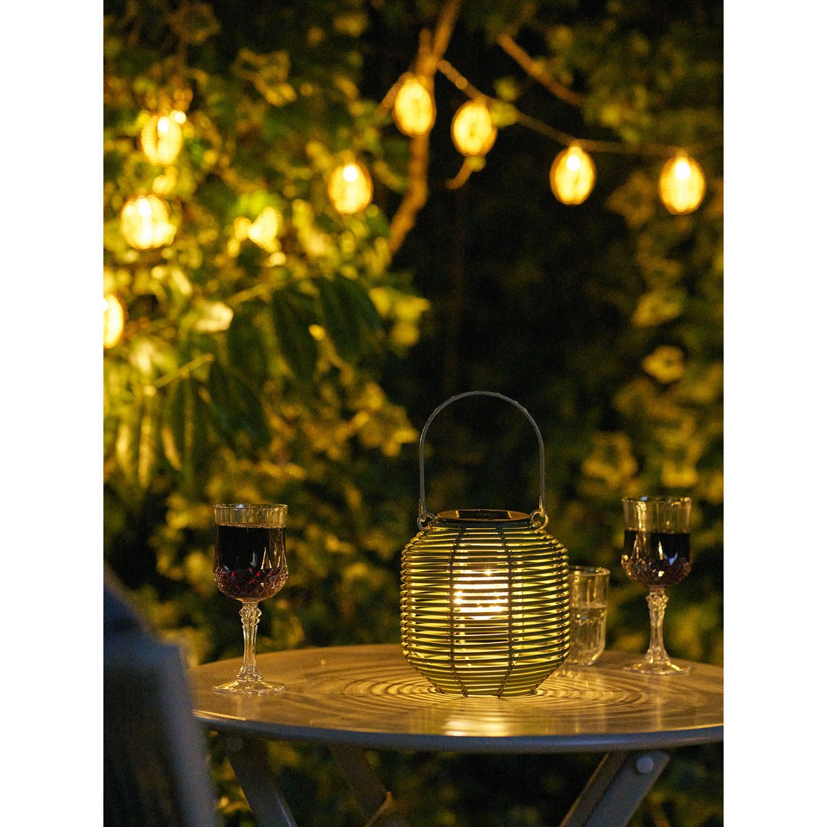 Crewe Lantern, wiederaufladbar mit integriertem Solarpanel, grün