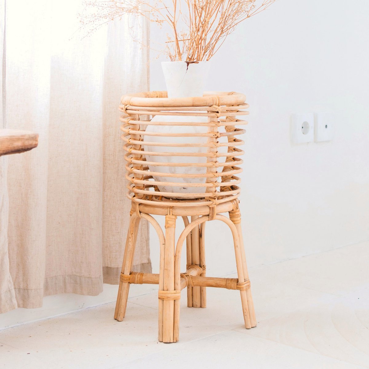 Rattan-Pflanzenständer rund – Boho-Pflanzgefäß – Rattan-Pflanzkorb – natürlicher Blumenständer für Töpfe bis Ø20 cm AKARA