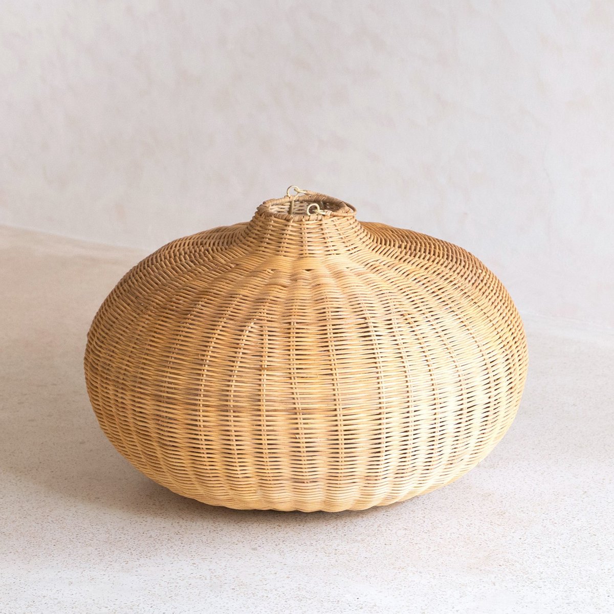Großer Rattan -Lampenschirm - Runde Boho -Anhänger Licht - handgefertigte Rattan -Hängelampe - Naturfaser gewebter Lampenschirm (Ø 56 cm) Anjani