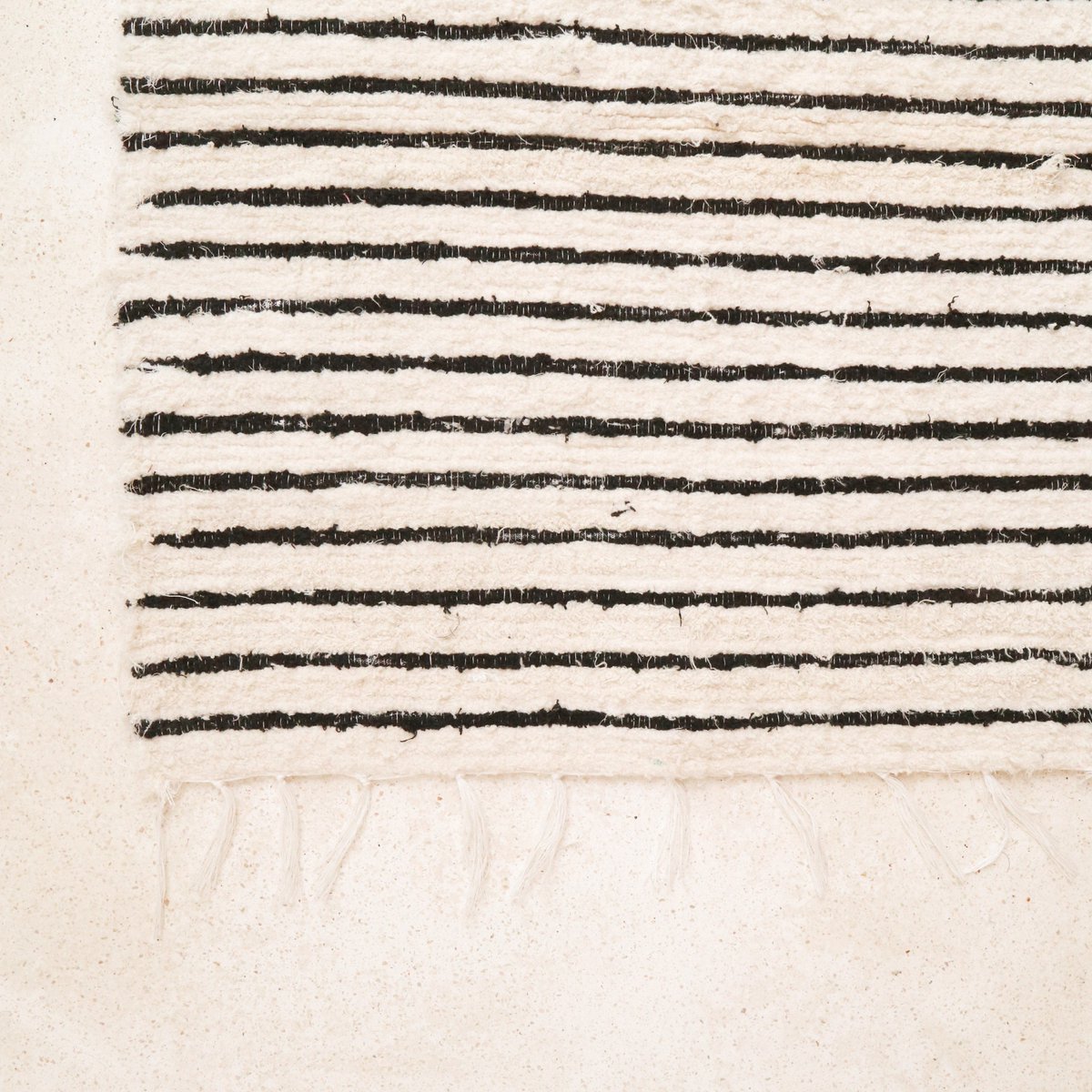 Kleiner Baumwollteppich – Gestreifter Läufer – Boho-Teppich Schwarz Weiß – Weiche Bettvorleger – Handgewebter rechteckiger Teppich 70x50 cm UNTUK