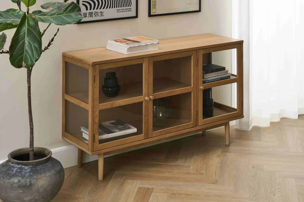 Sideboard mit 3 Glastüren - 137 cm breit - Wildeiche